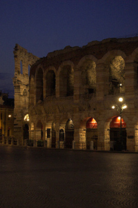Arena di Verona in notturna